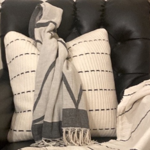 Comfort Set Pillow, Throw & Wrap Natural Black Woven Cashmere Blend Fabulous Set - Picture 4 of 15